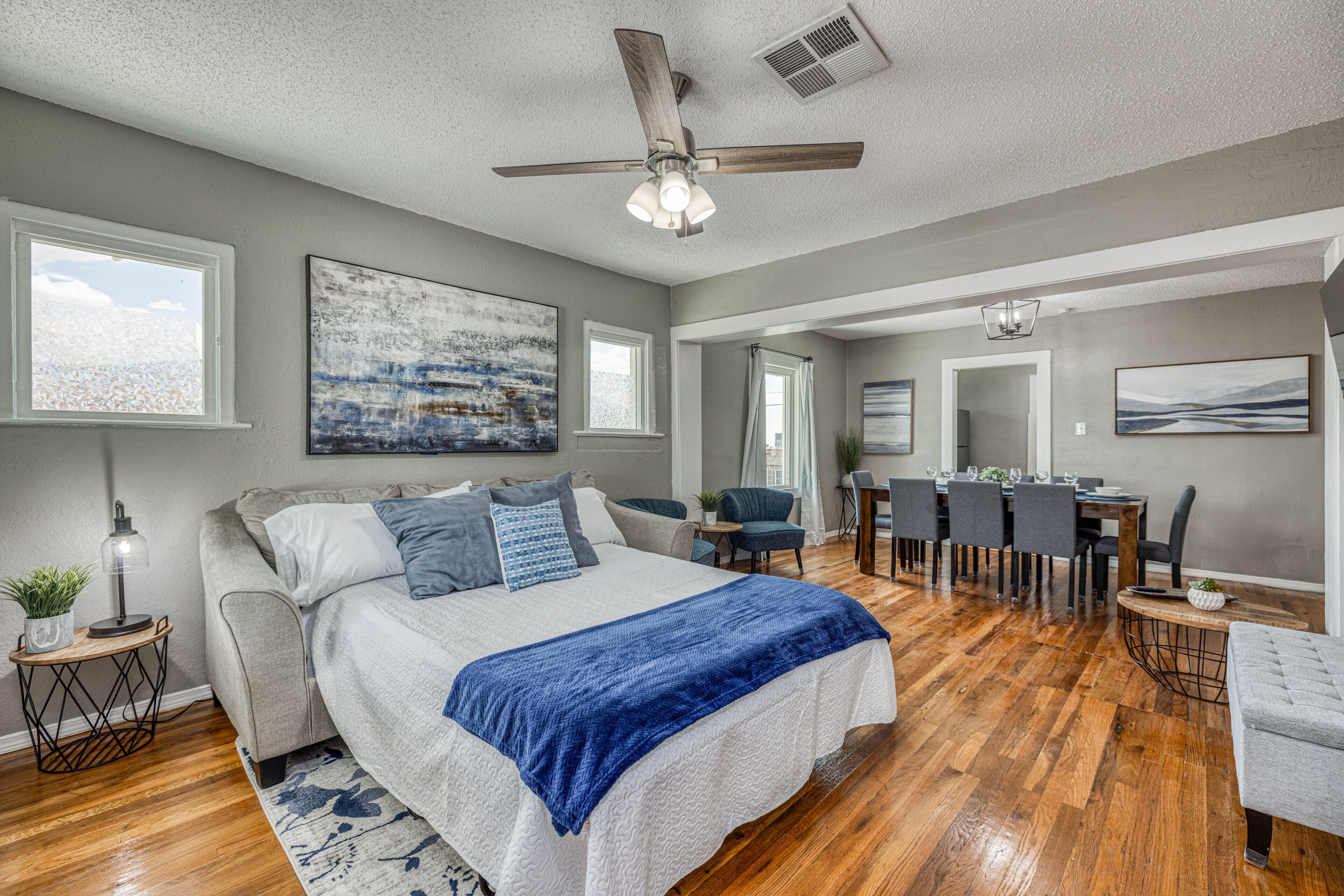 3 bedroom House/King beds/Front Porch/Up to 8 guests