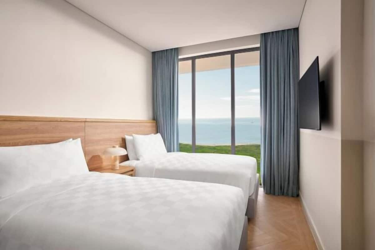 2 bedrooms, in-room safe, soundproofing, free WiFi