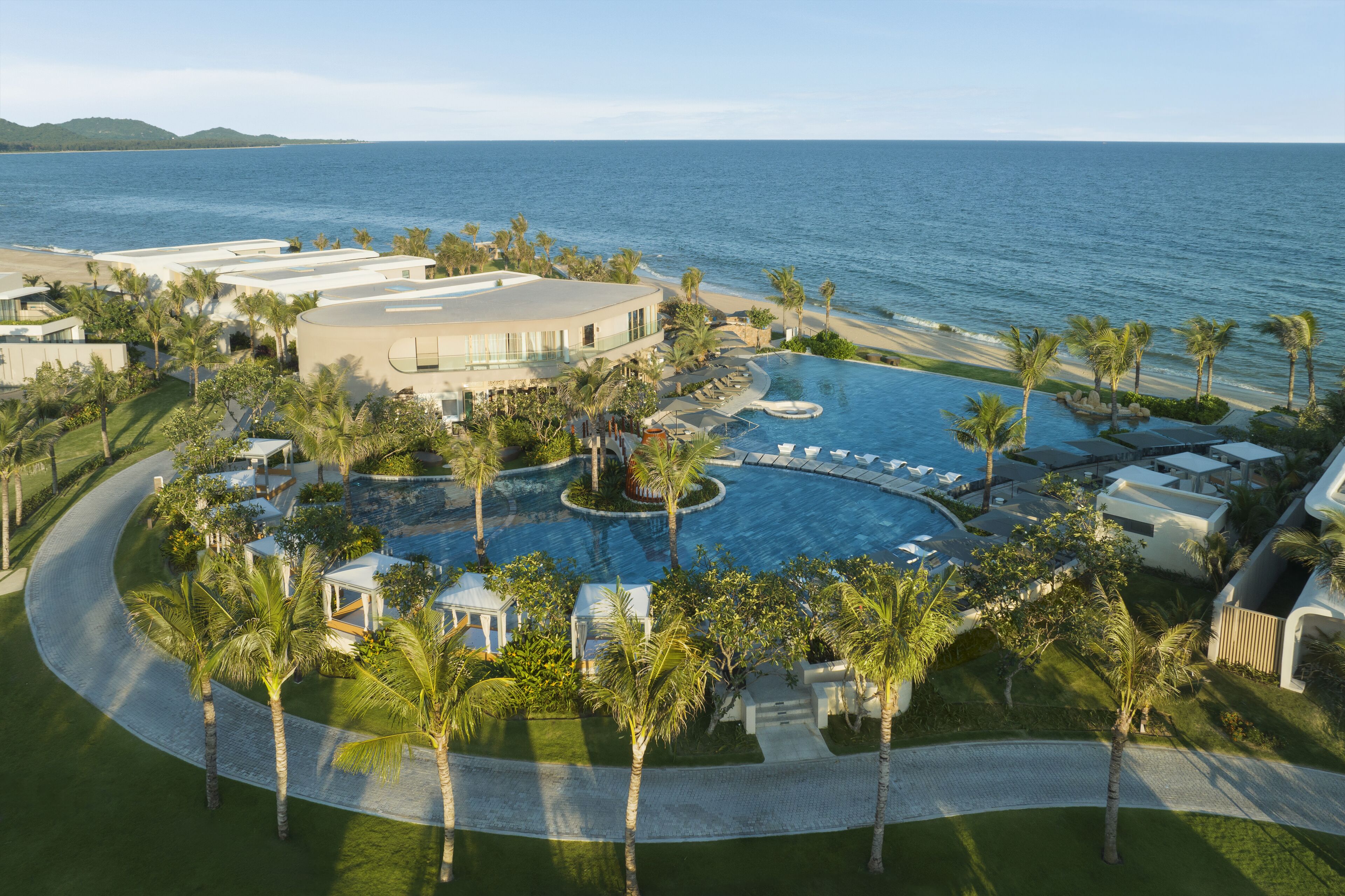 2 outdoor pools, pool umbrellas, sun loungers