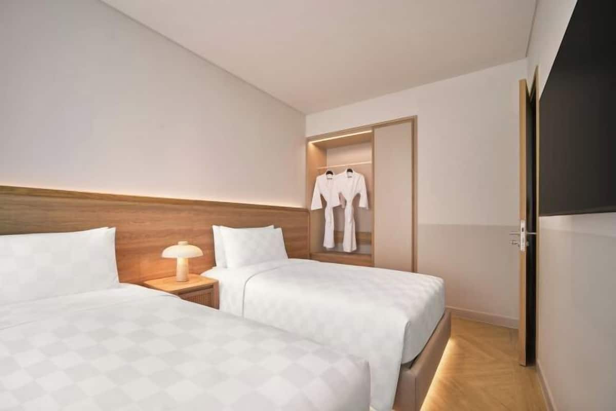 2 bedrooms, in-room safe, soundproofing, free WiFi