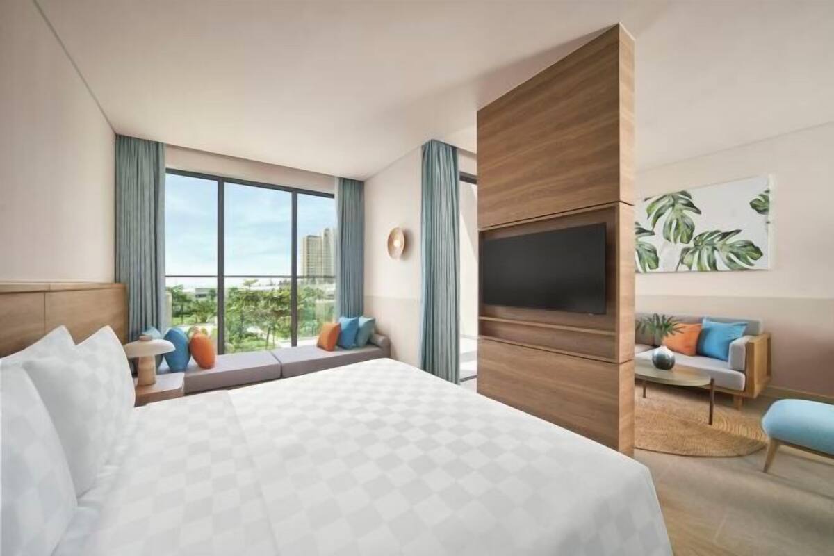 In-room safe, soundproofing, WiFi (free), bed sheets