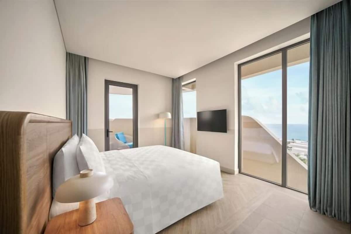 2 bedrooms, in-room safe, soundproofing, free WiFi