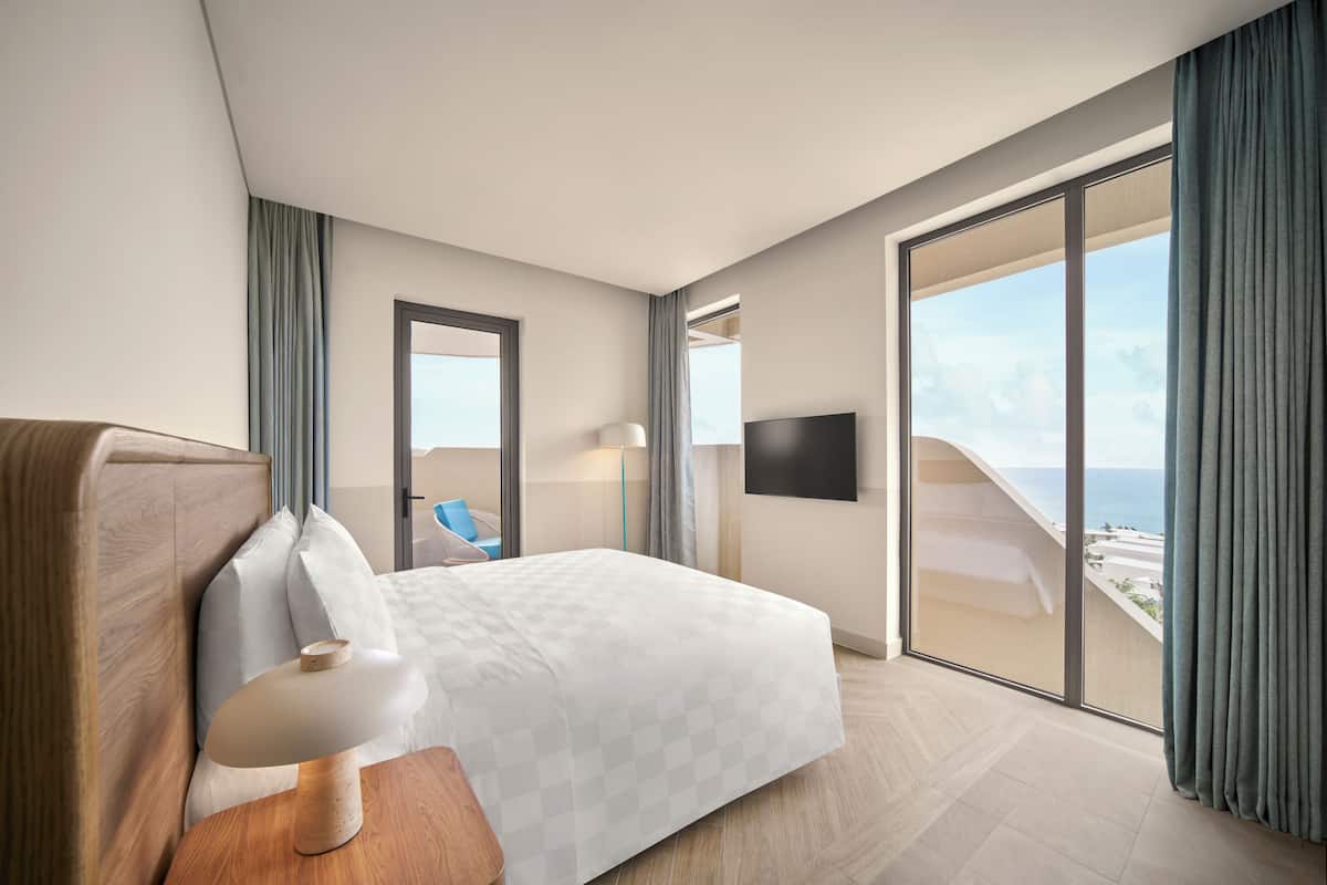 2 bedrooms, in-room safe, soundproofing, free WiFi