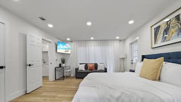 3 habitaciones, tabla de planchar con plancha, wifi y ropa de cama