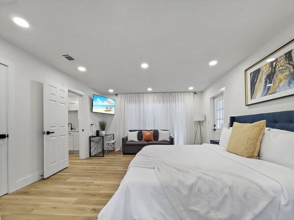 3 bedrooms, iron/ironing board, WiFi, bed sheets