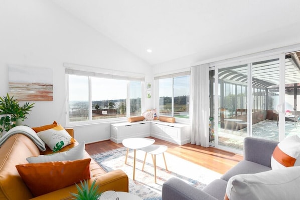 TV, fireplace, table tennis