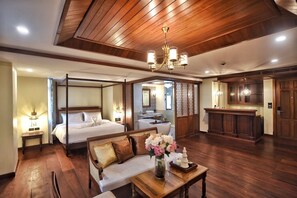 Signature Studio Suite, 1 King Bed | Egyptian cotton sheets, premium bedding, Select Comfort beds - De Manor Chiang Mai Hotel (Chiang Mai)