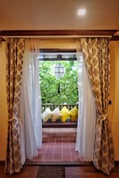 Signature Studio Suite, 1 King Bed | Balcony view