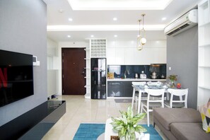 Apartment, 1 Bedroom, City View | Private kitchen | Fridge, microwave, oven, stovetop - Luxury Apartment Dcapital Tran Duy Hung (Hanoi)