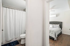 Haartrockner, Handtücher, Seife, Shampoo