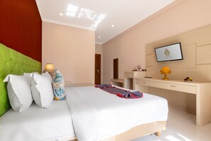 Escritorio, sistema de insonorización, wifi gratis y ropa de cama 