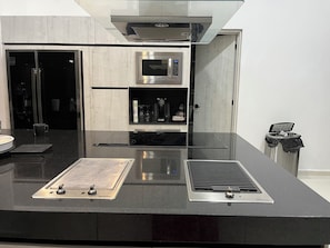 Microwave, oven, stovetop, dishwasher - Casa en Riviera Maya con alberca privada (Puerto Morelos)