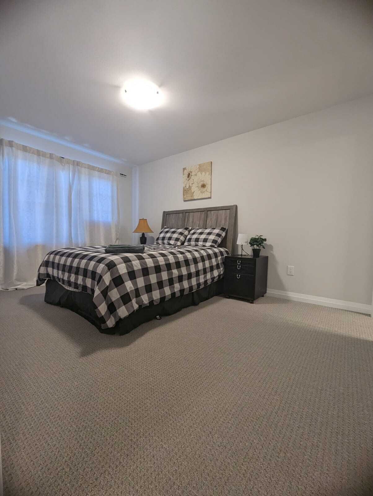 Immaculate 3 Bedrooms House IN Niagra Falls. Best Value IN Niagra Region!!!