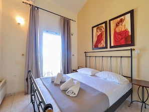 4 bedrooms, WiFi, bed sheets