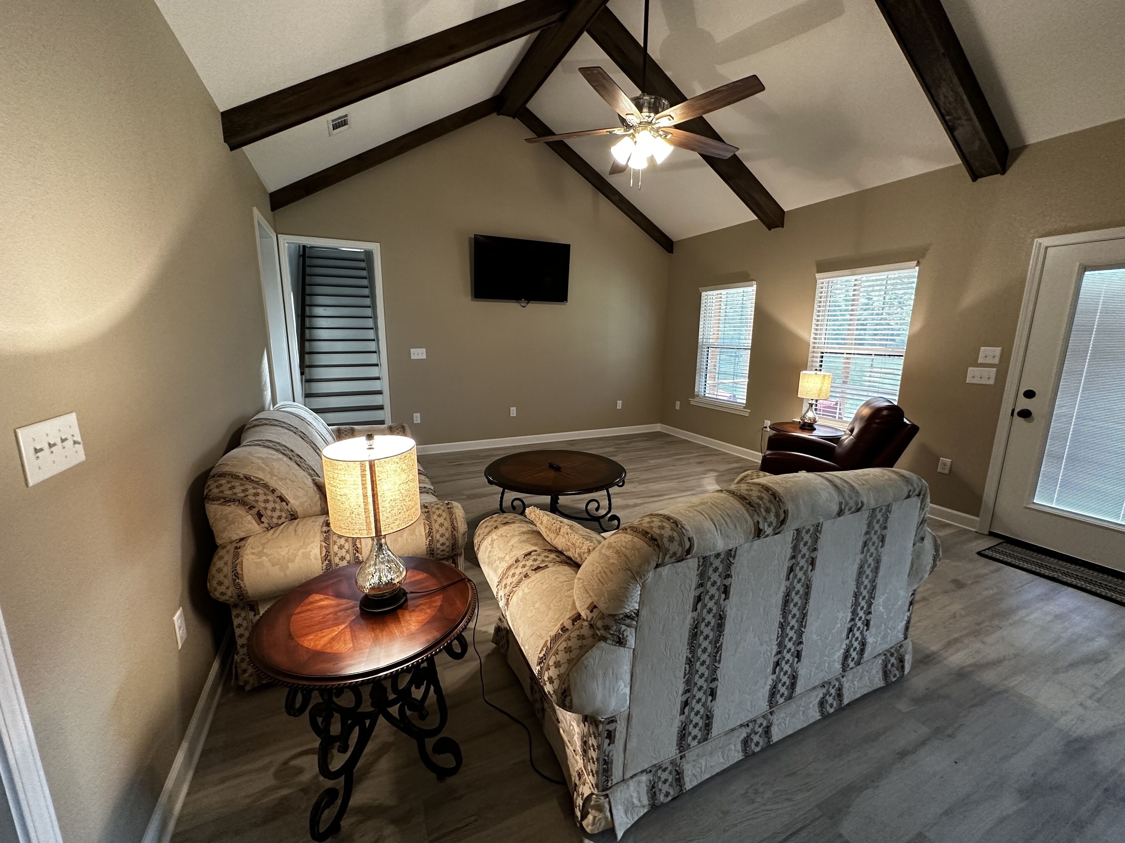 Round Mountain Lazy Days