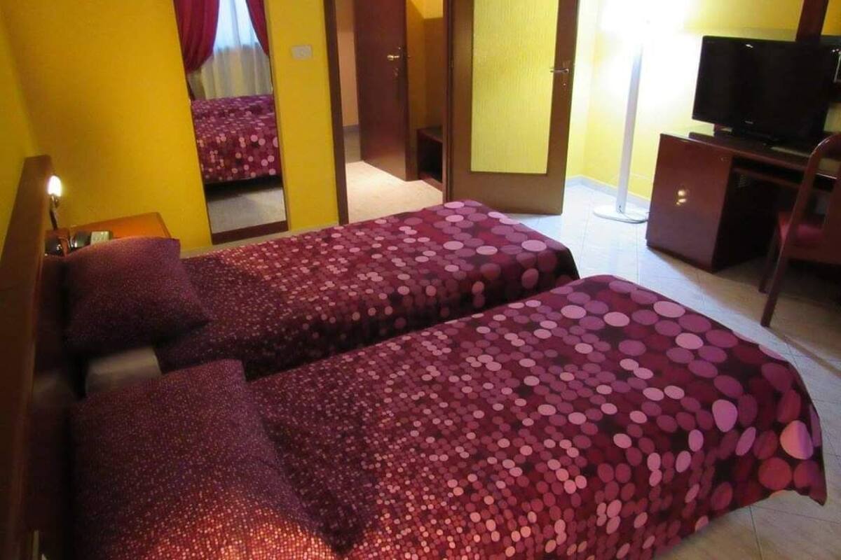 Basic Twin Room | Premium bedding, bed sheets