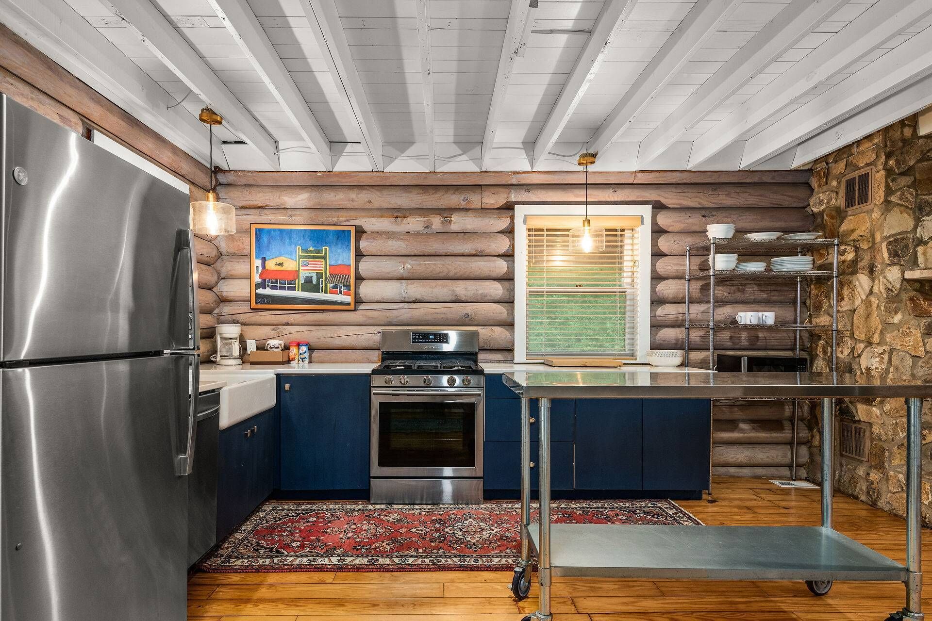 Secluded Cabin ~ 30 Minutes to Downtown Nashville or Downtown Franklin ~ Fire Pit ~ Family Fun!