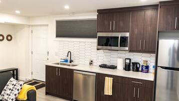 Kühlschrank, Mikrowelle, Geschirrspüler