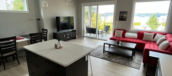 Stunning Ocean Views and a Short Stroll to Downtown