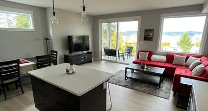 Stunning Ocean Views and a Short Stroll to Downtown