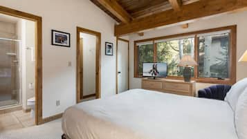 4 bedrooms, desk, iron/ironing board, WiFi