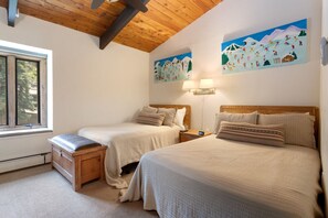 3 bedrooms, iron/ironing board, free WiFi, bed sheets - Steps to Vail Bus - Ptarmigan Townhome (Vail)