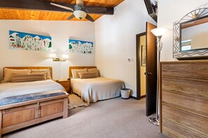 3 slaapkamers, een strijkplank/strijkijzer, gratis wifi, beddengoed