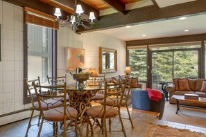 Dining - Steps to Vail Bus - Ptarmigan Townhome (Vail)