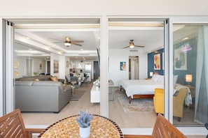 1 bedroom, desk, WiFi