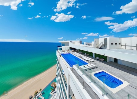 Pool. EncantameTowers- RockyPoint- 1603 · Encantame-Luxury-Grass Wall-HeatedLazyRiver-King