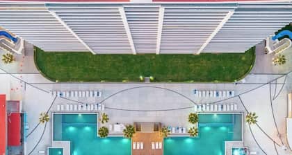 Encantame Towers |Grass Wall |HeatedLazyRiver