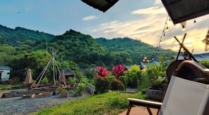 Family Tent, 1 Queen Bed, Mountain View, Mountainside | Living area