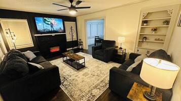 電視、壁爐、書籍、 辦公室