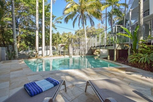 Little Cove Leafy Retreat