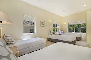 3 bedrooms, desk, iron/ironing board, WiFi