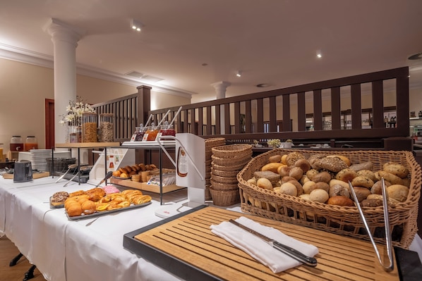 Daily buffet breakfast (EUR 17.5 per person)