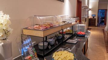 Daily buffet breakfast for a fee