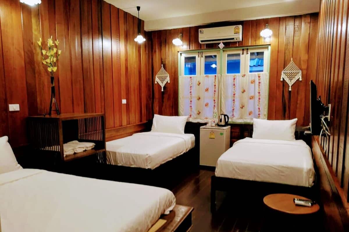 Classic Quadruple Room | Individually decorated, iron/ironing board, free WiFi, bed sheets