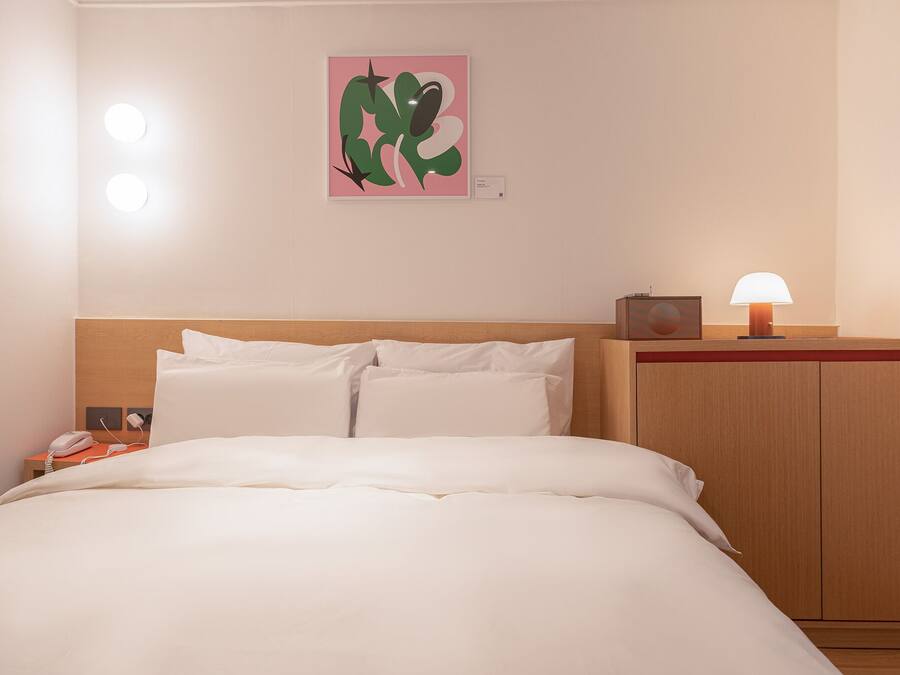 Ropa de cama de alta calidad y escritorio