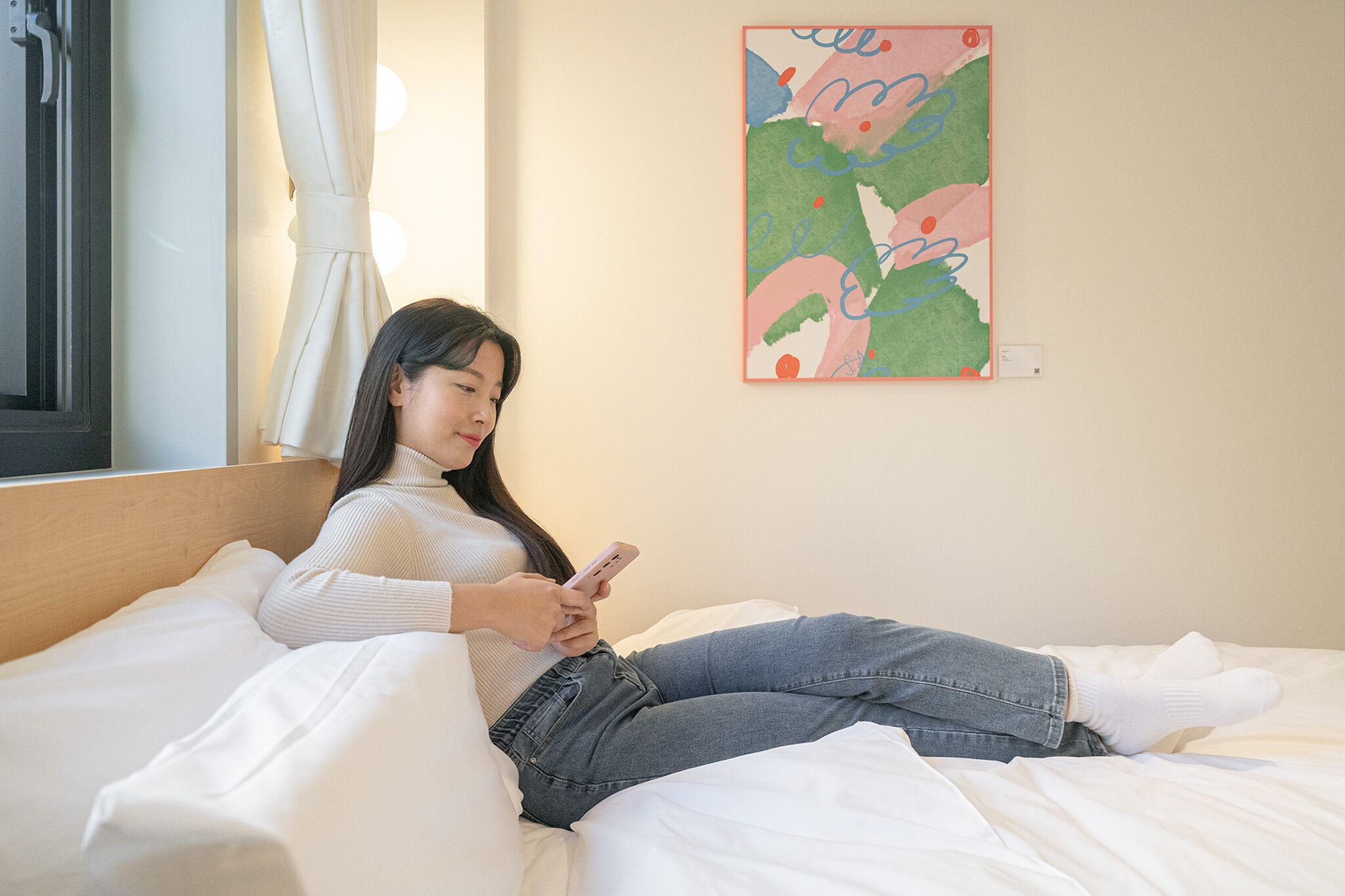 高級寝具、デスク、ノートパソコン用作業スペース、WiFi (無料)