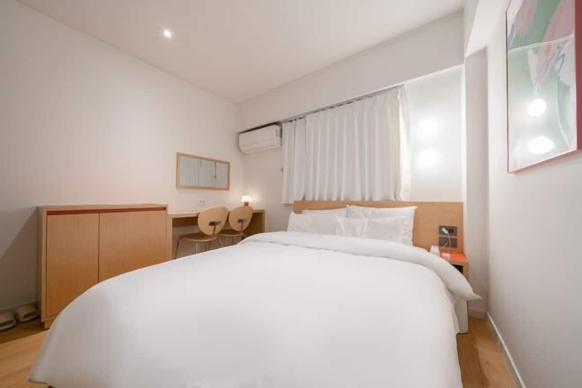 1 chambre, literie de qualité supérieure, bureau