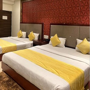Superior Quadruple Room, 2 Double Beds - Hotel Shrimad (Ahmedabad)