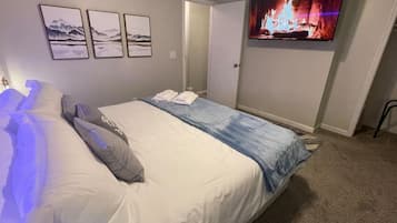2 slaapkamers, een bureau, een strijkplank/strijkijzer, gratis wifi