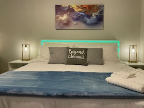 2 chambres, bureau, fer et planche à repasser, accès au Wi-Fi (inclus)