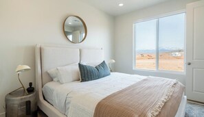 5 bedrooms, iron/ironing board, WiFi, bed sheets