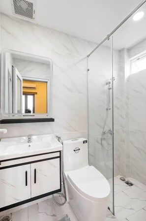 Dusche, Handtücher, Seife, Shampoo