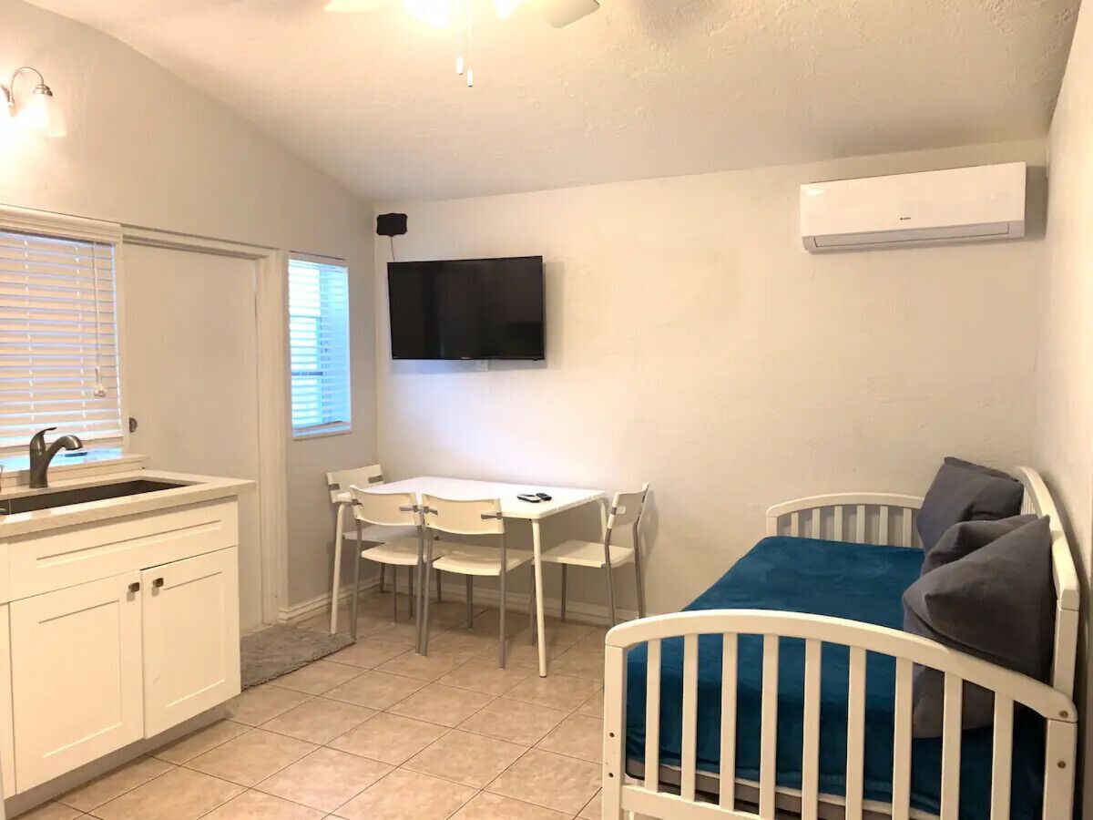 Private Hollywood Apt Close To Beach & Hard Rock