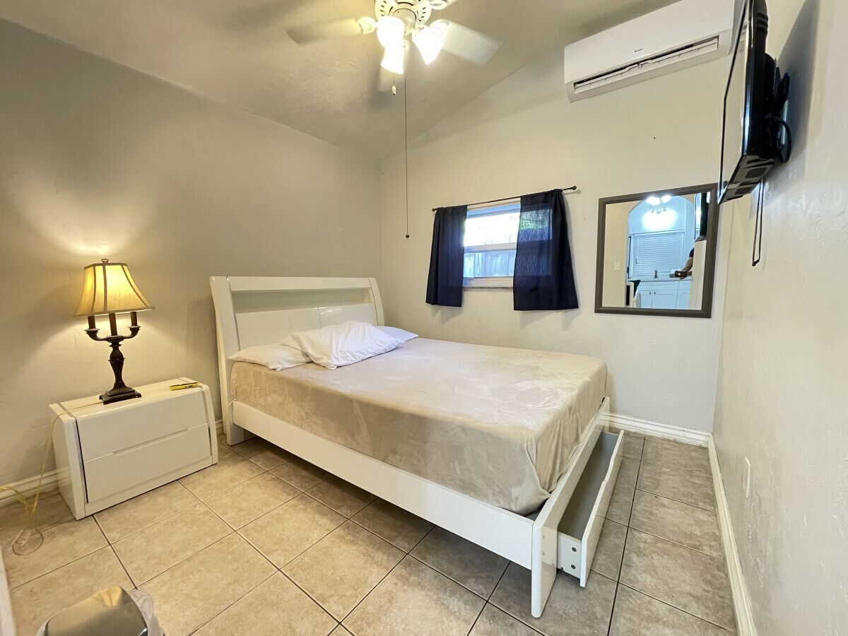 Private Hollywood Apt Close To Beach & Hard Rock