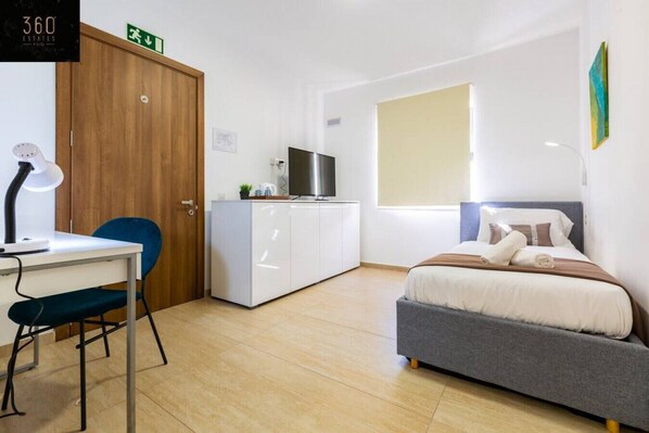 1 Schlafzimmer, Schreibtisch, Bügeleisen/Bügelbrett, Reisekinderbett