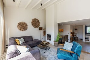 Fernseher, Kamin